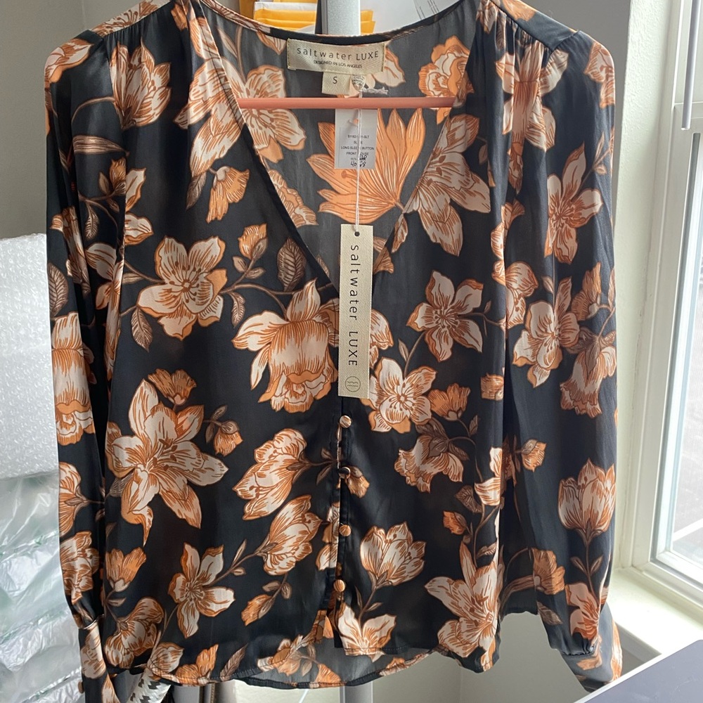 SALTWATER LUXE Long Sleeve Button Front Floral Blouse in Slate - Picture 8 of 10